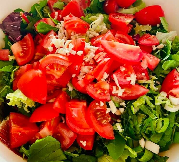 Mediterranean Insalata Pomodoro-Basilica